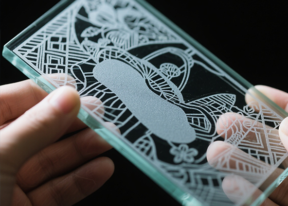 Kateri laserski krmilnik naj izberem za lasersko graviranje stekla?